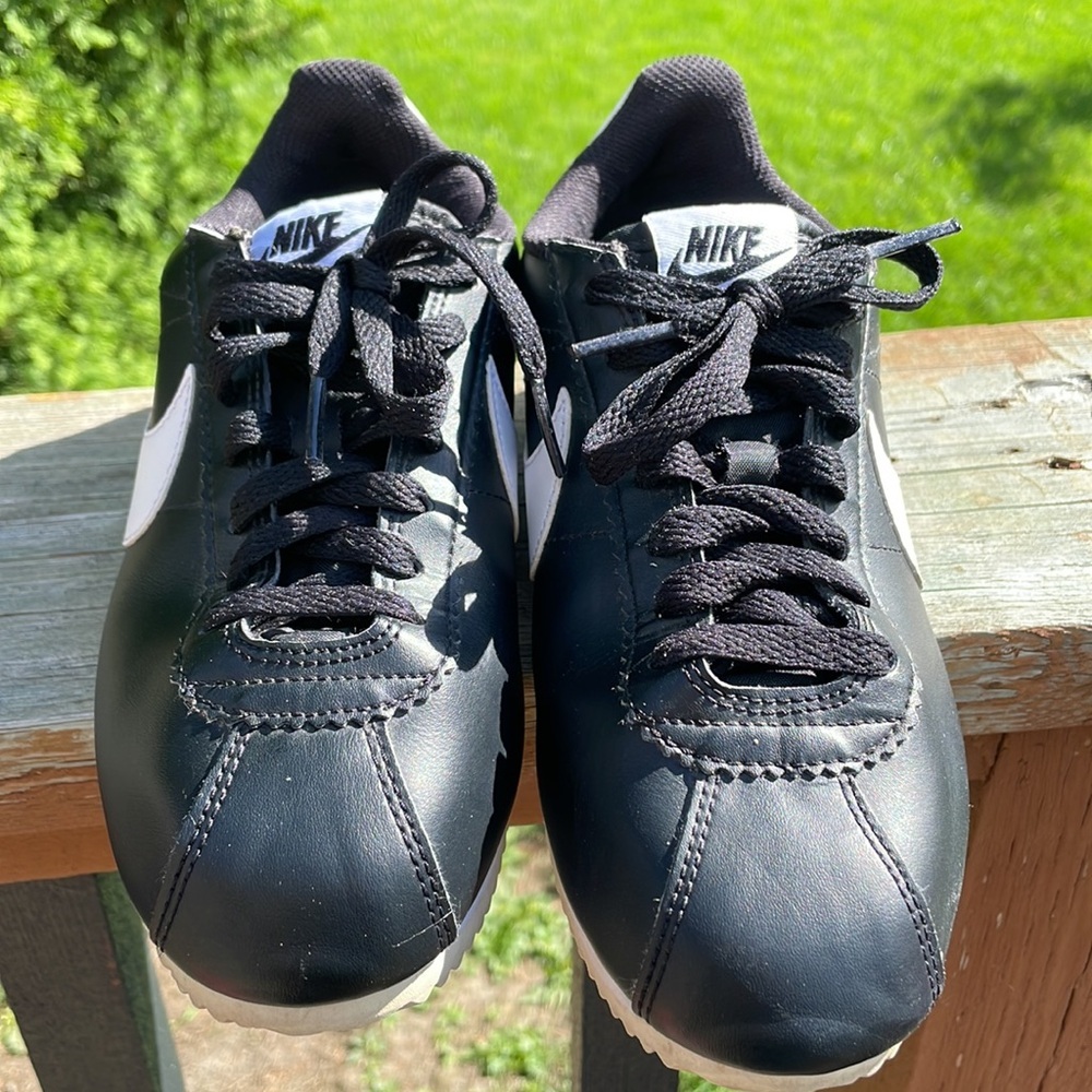Nike Women's Black and White Sneakers - Picture 2 of 6